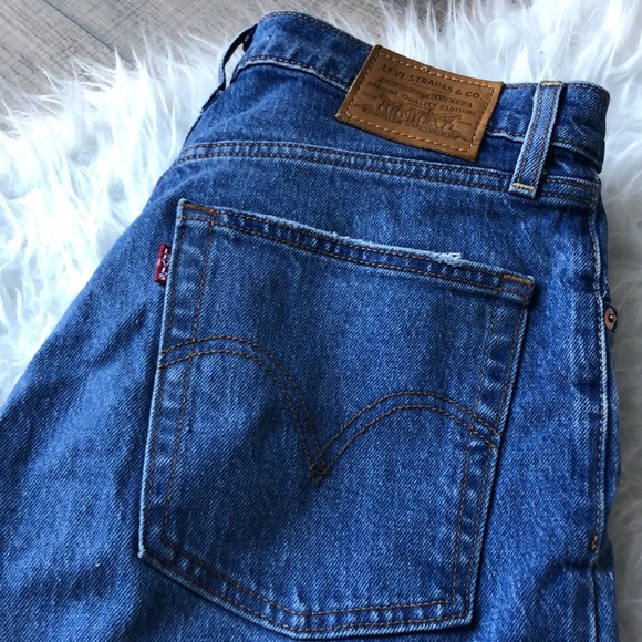 LEVI’S RIBCAGE STRAIGHT MEDIUM WASH - Picture 2 of 4